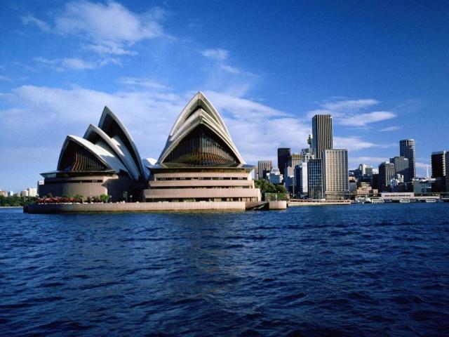 Властите в Австралия ще преразгледат законите за чуждестранни инвестиции